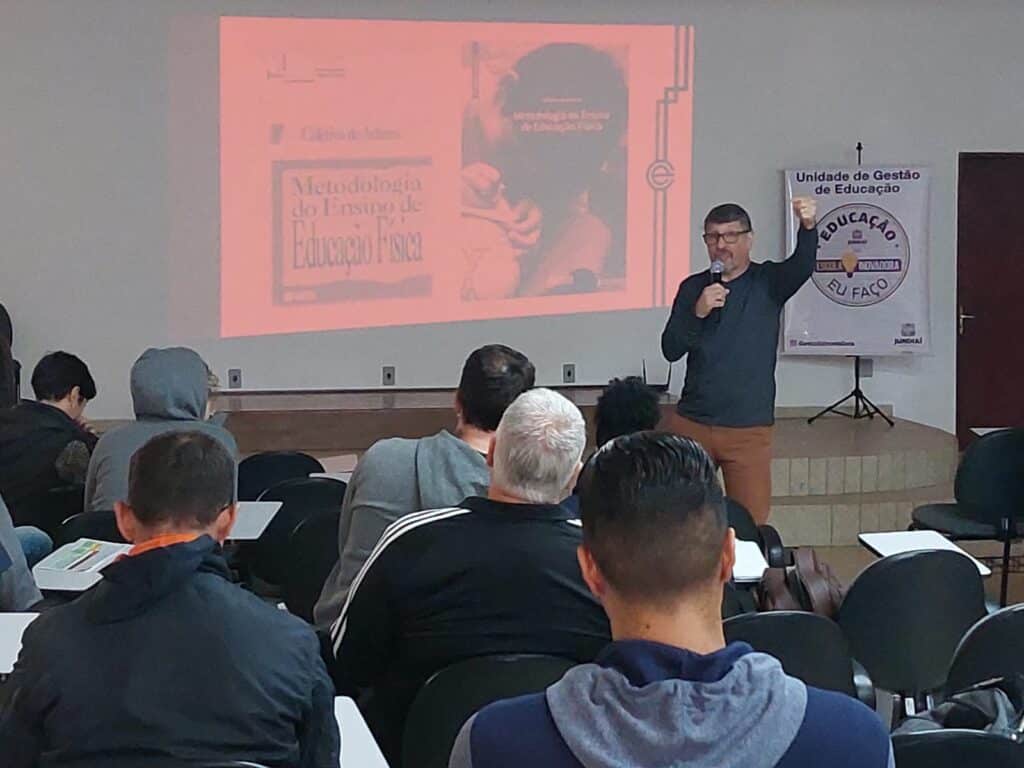 Cursos de atualização e desenvolvimento profissional em Educação Física